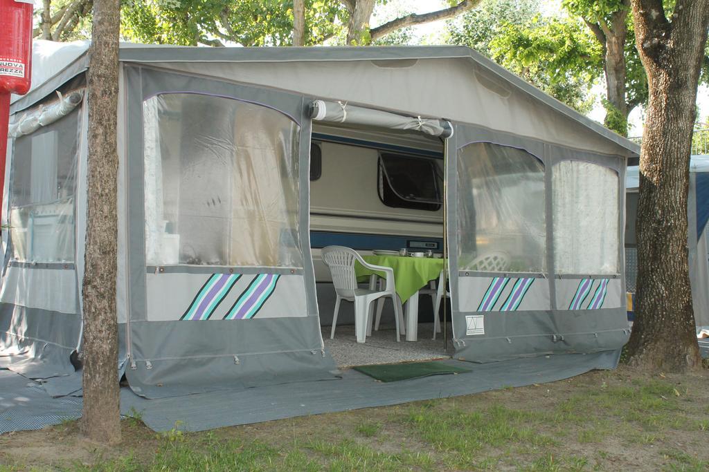 Camping Parco Capraro Лідо-ді-Єзоло Номер фото